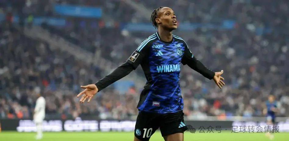 武磊与队友 武磊与队友